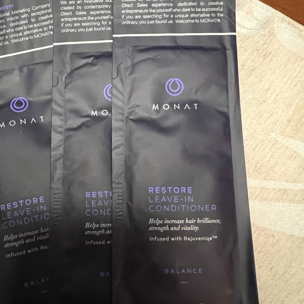 Monat RESTORE Leave in Conditioner Balance